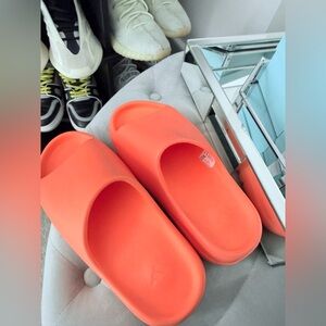 Yeezy Slide Sandals in Orange brand new 100% AUTHENTIC GUARANTEED